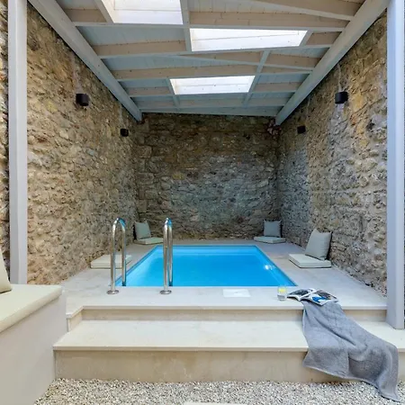 Incomparable Plaka's Luxury Private Pool Apartment