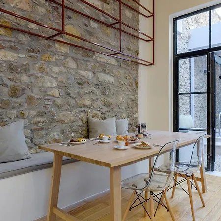 Incomparable Plaka's Luxury Private Pool Apartment